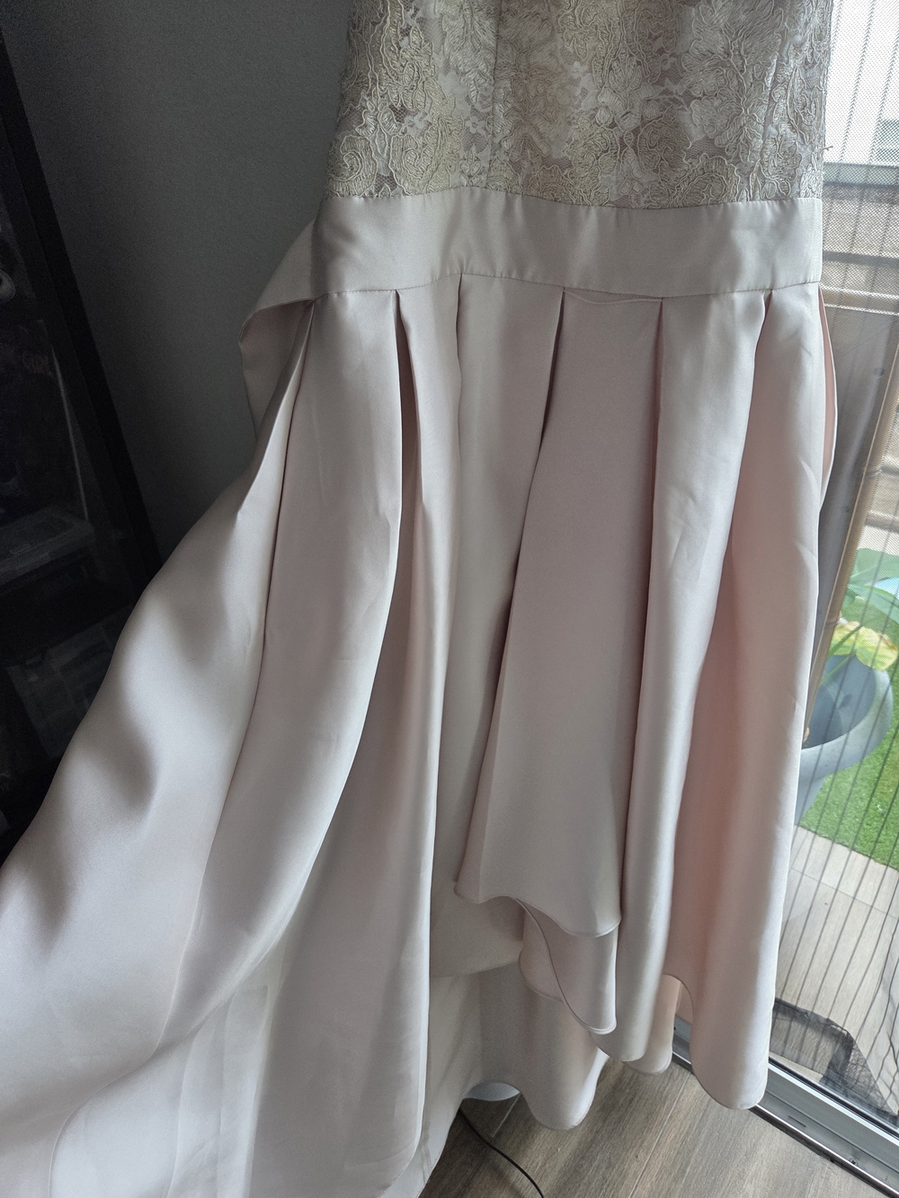 Elegant Lace-Top Pleated Prom Dress in Blush